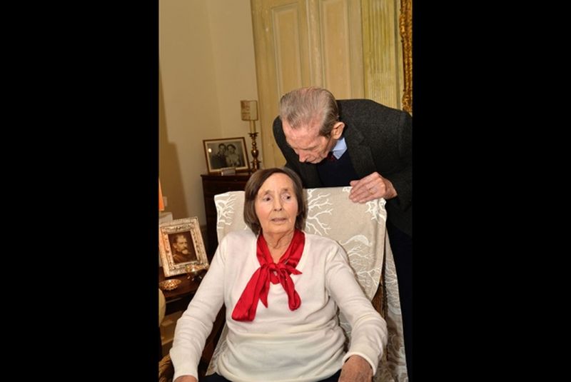 Aceasta este una dintre ultimele imagini difuzate presei cu Regele Mihai si Regina Ana