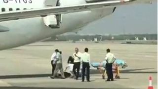 O stewardesa a cazut din avion! Cum s-a intamplat asa ceva