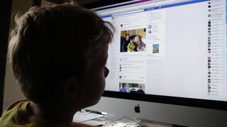 Barbat din Bihor, arestat dupa ce a trimis o cerere de prietenie pe Facebook unui copil de 12 ani