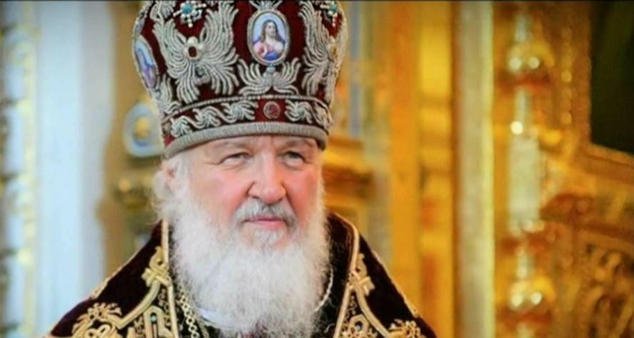 Viata Patriarhului Kiril, preotul care scrie istorie. Mii de pelerini participa la slujba oficiata de cei doi Inalti Prelati ai Bisericilor Ortodoxe
