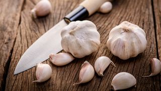 Pasiunea romanilor pentru usturoi a devenit subiect de reportaj la BBC