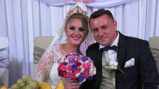 Mirele de la &bdquo;cea mai mare nunta din istoria Romaniei&rdquo; recunoaste ca evenimentul a fost o afacere colosala: &bdquo;Darul depaseste cu mult, dar mult, cheltuielile pe care le-am avut! Le multumim ca am mai ramas şi cu bani frumosi, foarte frumosi&rdquo;