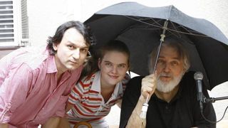 Adrian Paunescu, alaturi de oi dintre copii: Andrei si Ana Maria