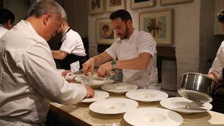 El este primul roman care a primit o stea Michellin! Bogdan Danila este chef la un restaurat prestigios din New York