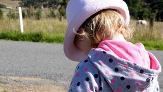 Un copil de opt ani, condamnat la moarte de propria familie. Parintii refuza tratamentul pentru cancer