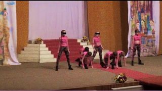 Momente indecente cu fetite de 12 ani la Balul Bobocilor din Roman. Ce fredoneaza copilele in timp ce danseaza a socat pe toata lumea