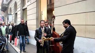 Politician italian: "Gata cu gunoaiele astea de rromi romani!"