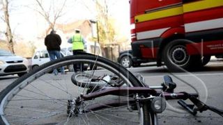 Buzau: Un tanar beat a accidentat mortal un biciclist. El a incercat sa-si continue drumul, dar a fost blocat de alti soferi
