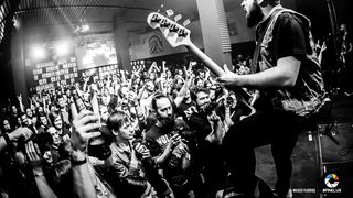 Clubul Colectiv, executat silit pentru berea consumata in noaptea tragediei! O firma de distributie incearca sa recupereze contravaloarea unei facturi ramase neachitate de patronii clubului