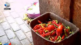 Kilograme de legume aruncate la gunoi! Pietarii din Piatra Neamt au ajuns la capatul puterilor!