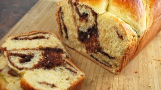 Previziuni sumbre de Sarbatori. Un cozonac va ajunge sa coste cat 1 kilogram de carne de porc