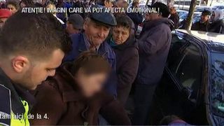 Cozile umilintei!  Pentru 500 de lei in plus la pensia de handicap, mii de oameni au stat pe holuri ore in sir!