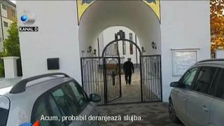 Oamenii care vin duminica la slujba au respect doar fata de Dumnezeu. Masinile lor parcate incurca toata circulatia si obliga oamenii sa mearga pe sosea