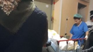 Noi scene incredibile intr-un spital din Romania: Pacienti abia iesiti din operatie, plimbati pe holurile pline de vizitatori