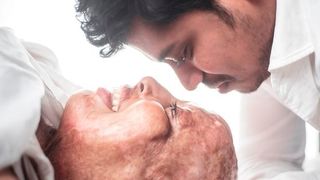 A fost desfigurata cu acid, iar apoi a orbit. Un barbat s-a indragostit ea: "Ma iubeste si asa" Cum a reactionat femeia cand si-a recapatat vederea si si-a vazut prima oara iubitul