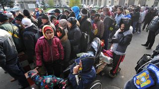 Cutremurator, un barbat a murit la coada de ajutoare sociale! Drama teribila s-a intamplat in apropierea blocului in care locuiesc parintii lui Mircea Badea!