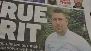 L-am gasit pe romanul cunoscut ca &ldquo;eroul cu facalet&rdquo; din timpul atentatului de la Londra! Ce face acum brutarul devenit celebru in vara