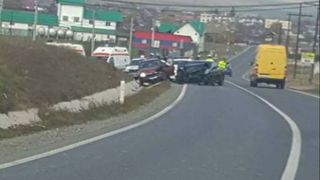 Dezastru pe sosea! Un Porsche Panamera a lovit in plin un Logan, in Tulcea! Pagubele se ridica la 100.000 de euro