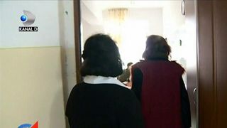 Cativa elevi de clasa a 12-a s-au urcat pe acoperisul liceului si isi faceau selfie-uri in timp ce fumau. Cum a reactionat directorul cand a vazut imaginile