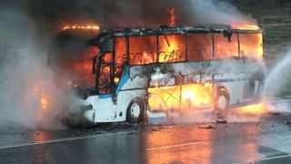 Incendiu la bordul unui autocar in care se aflau suporteri ai Gaz metan Medias; doi oameni, intoxicati cu fum