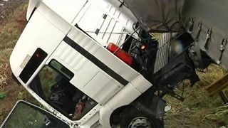 Un camion incarcat cu 42 tone de azotat de amoniu s-a rasturnat langa Padina! Traficul este OPRIT