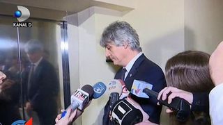 Senatorul Tit Brailoiu "loveste" din nou! Dupa semnul obscen facut in Plen, acum ii numeste "ciobani" pe jurnalisti