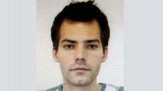 Tanarul suspectat ca si-a ucis prietenul cu mai multe lovituri de ciocan, la Oradea, gasit la Timisoara, din intamplare. Voia sa ajunga in Serbia