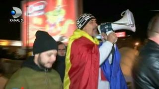 Proteste in mai multe orase din tara. Sustinatorii PNL au iesit in strada dupa ce s-a citit motiunea de cenzura in Parlament