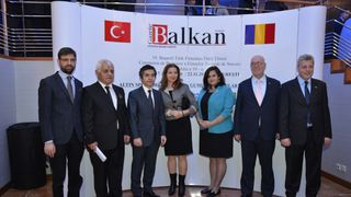 Ambasadorul Turciei la Bucuresti, invitat de onoare la ceremonia de premiere a afacerilor turcesti de succes. Diplomatul are un simt al umorului de invidiat.