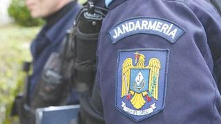 Doi tineri, in stare grava la spital dupa ce au fost batuti de politisti si jandarmi. Medicii din Timisoara au fost nevoiti sa ii scoata unuia splina