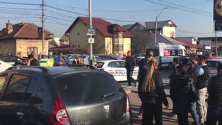 Pericol de prabusire a unei macarale in Pitesti! Zeci de persoane, evacuate din locuinte si dintr-un magazin