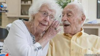 Doi batranei tare simpatici sunt dovada clara ca dragostea nu are varsta! El are 94 de ani, ea este cu 4 ani mai mare si au decis sa se casatoreasca