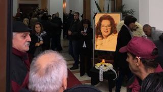 Gestul emotionant facut de admiratori la priveghiul Stelei Popescu! Nu ai vazut asa ceva pana acum la nici un artist