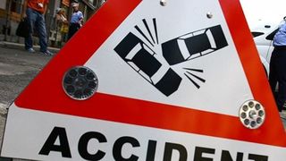 Un camion cu azotat de amoniu s-a rasturnat in judetul Calarasi. Traficul a fost oprit si s-a delimitat o zona de protectie