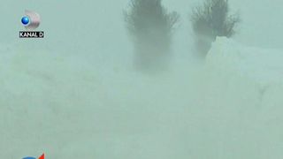 Urmeaza temperaturi de -30 de grade! Oamenii de la tara si-au facut provizii de mancare si apa si si-au bagat lemnele in casa. Meteorolog: "Ne asteptam la fenomene severe"