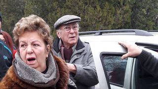 Primul sot al Stelei Popescu participa la inmormantare! Regizorul Dan Puican a venit insotit de actuala sotie!