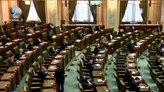 Scandal in Parlament dupa ce Guvernul a marit salariul minim brut