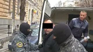 Primele imagini cu barbatul suspectat ca si-a ucis parintii si bunica! Ce a raspuns cand a fost intrebat "sunteti vinovat?"