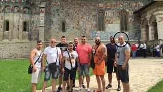 Agresorul politistului grav ranit cu sabia este un cunoscut interlop din Radauti