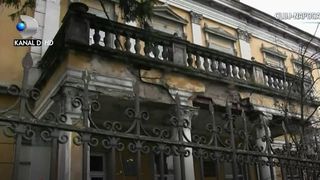 Cladirea Spitalului CFR din Cluj sta sa se prabuseasca peste pacienti!