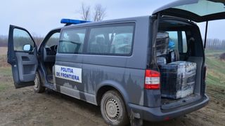 Aproape 90 de kilograme de chihlimbar, depistate intr-o autoutilitara ce incerca sa iasa din tara