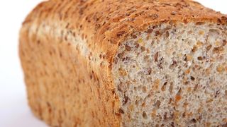 Un barbat din Vaslui a gasit sarma in painea pe care a cumparat-o de la supermarket!