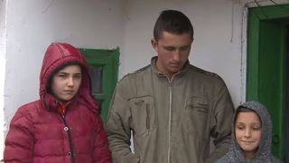 Copilarie distrusa pentru trei frati din Ialomita! In doar trei luni, si-au pierdut ambii parinti