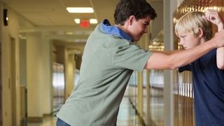 Un licean din Constanta risca sa ajunge dupa gratii dupa ce si-a santajat trei colegi de clasa!