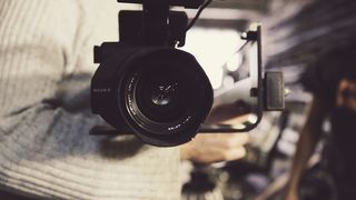 Regizorul Bryan Singer, trimis in judecata pentru ca ar fi abuzat un tanar de 17 ani!