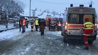 Politie: Cei sapte raniti in accidentul din Harghita, dusi la spitalul din Toplita, printre ei, si un copil de doi ani