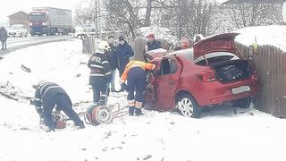 Un mort si trei raniti intr-un accident produs pe DN 2, in Suceava; traficul este blocat