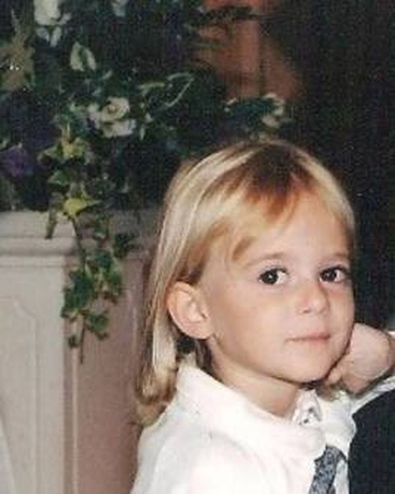 Elisabeta, la 5 ani, cand a venit in Romania