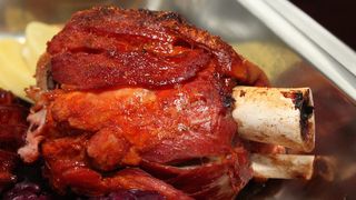 Incredibil! Nici fasolea cu ciolan afumat nu mai e fasole cu ciolan afumat! Ce au descoperit autoritatile