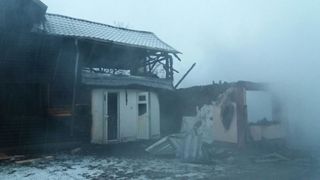 O familie din Vrancea a ramas intr-o clipa fara agoniseala de o viata, dupa ce o persoana le-a incendiat casa
